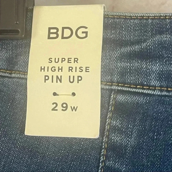 NWT Women's BDG Super High Rise Pin Up Denim Jean Shorts Size 29 $59 Medium Wash - Picture 6 of 9